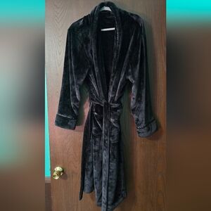 Pavilia Plush Black Robe W/ Pockets